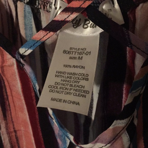 🌻Lovely Bubbly Spaghetti Strap Blouse - Picture 2 of 4